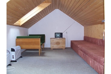 Eslovaquia Privát Uhorská Ves, Exterior